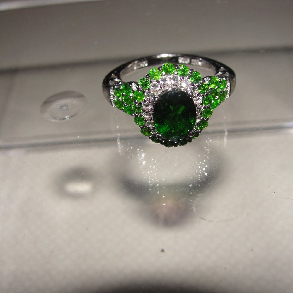 3.10CTW8x6mm , 4x3mm Oval Rus.Chrome Diopside Ring